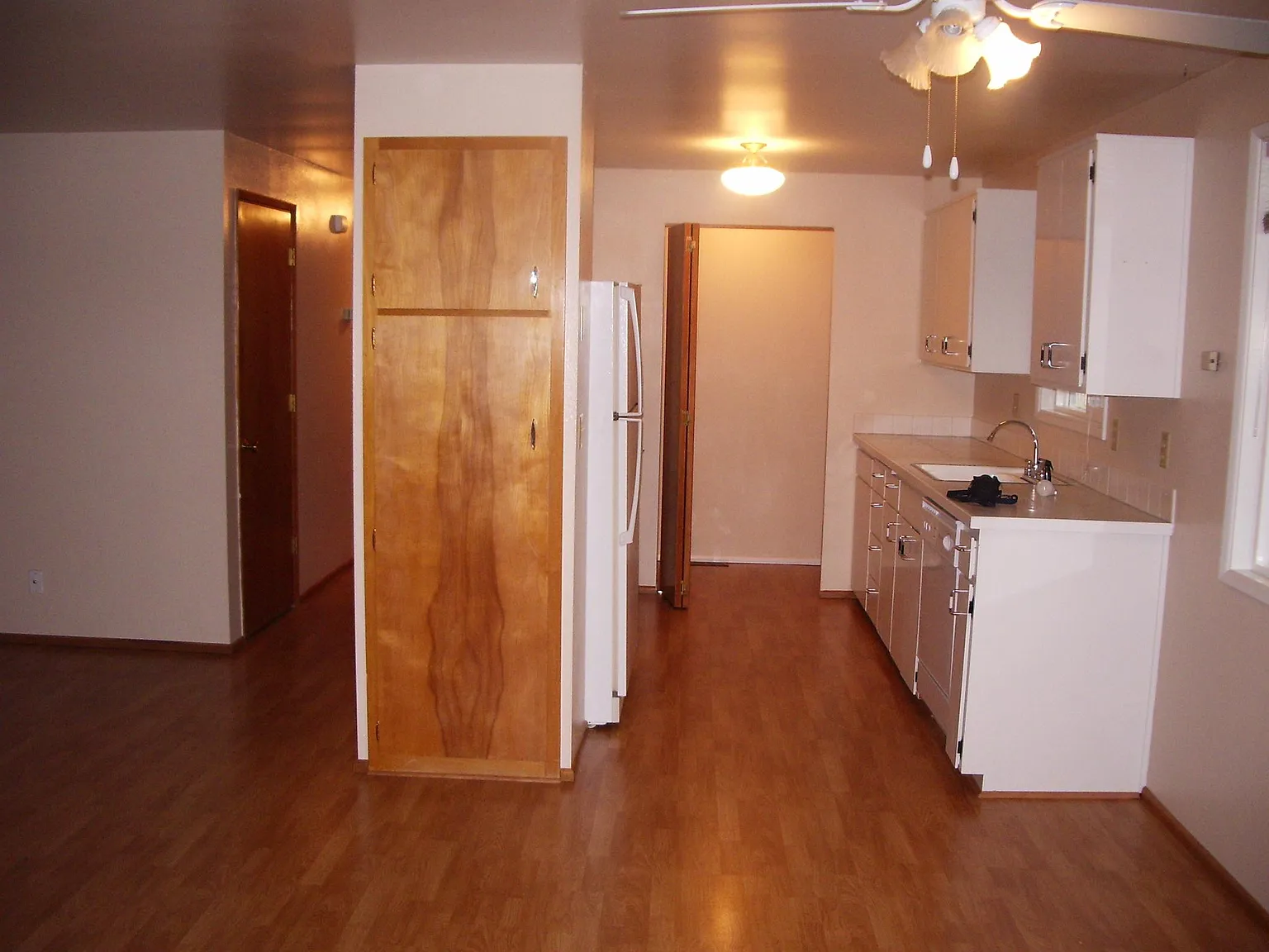 3 bed, 1200 sqft, $2,295 — Photo 4