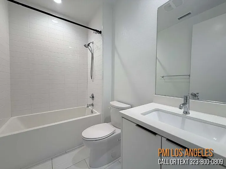 10917 1/2 Otsego St — Photo 11