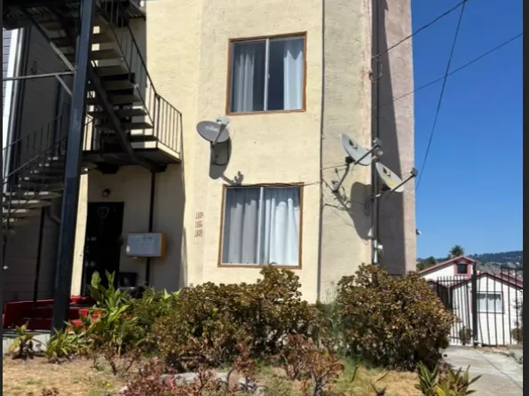 1806 E 20th St #3, Oakland, CA 94606