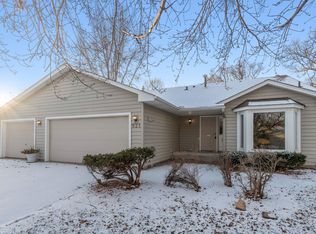 921 Curry Trl, Eagan, MN 55123