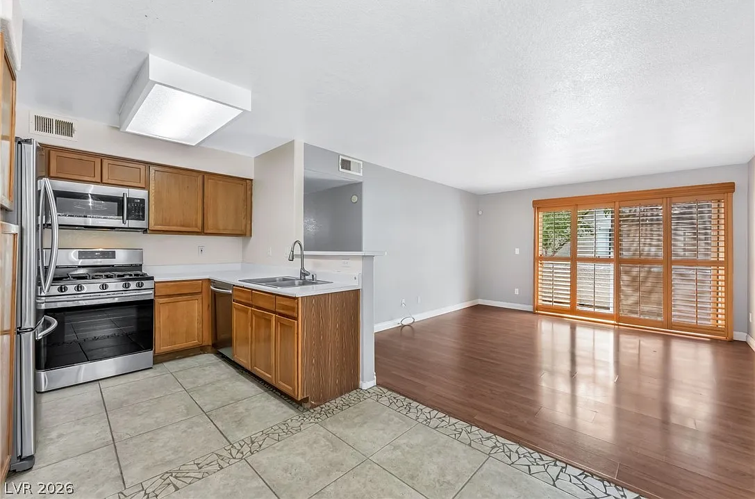 2 bed, 2.0 bath, 1020 sqft, $1,300 — Photo 1