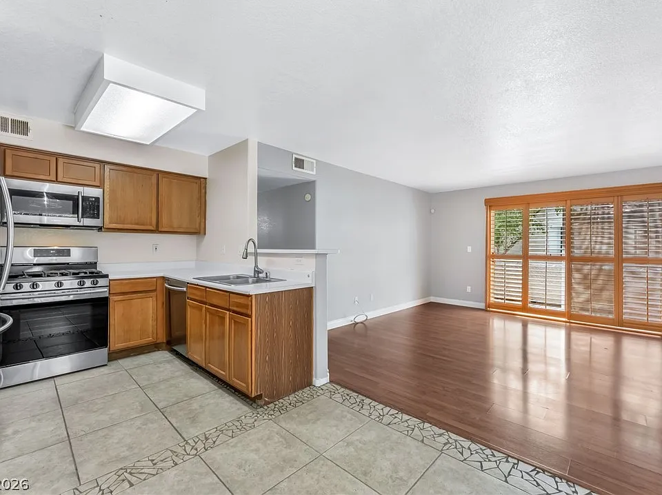 3125 Casey Dr #202