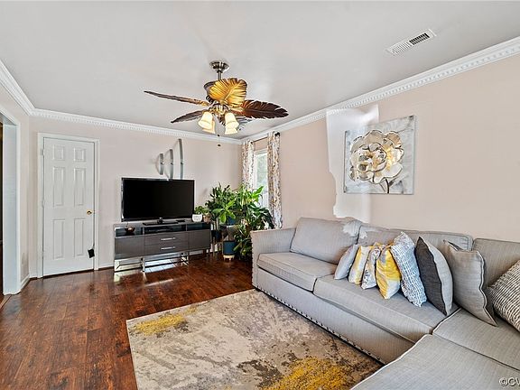 2nd image of 2409 Marion Mashore St