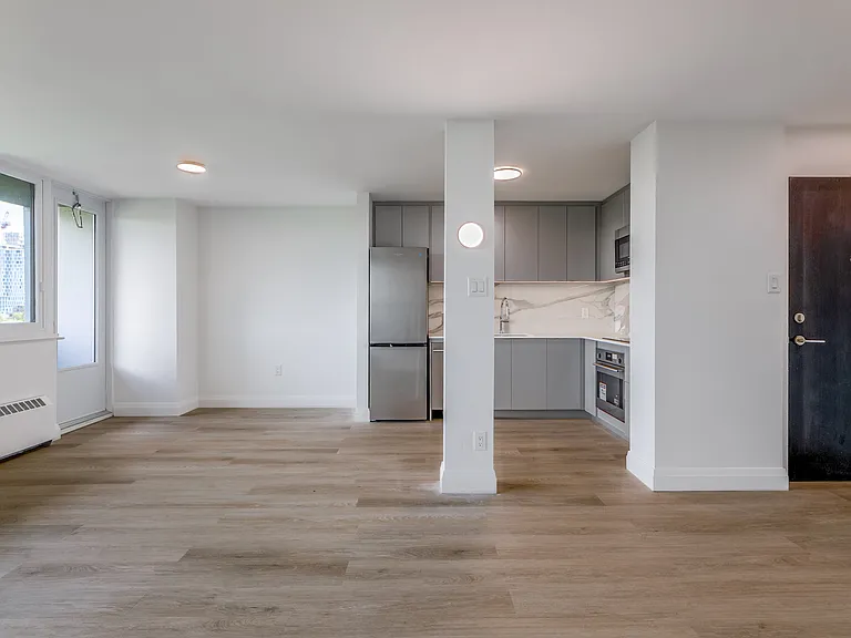 30 Hillsboro Ave — Photo 5