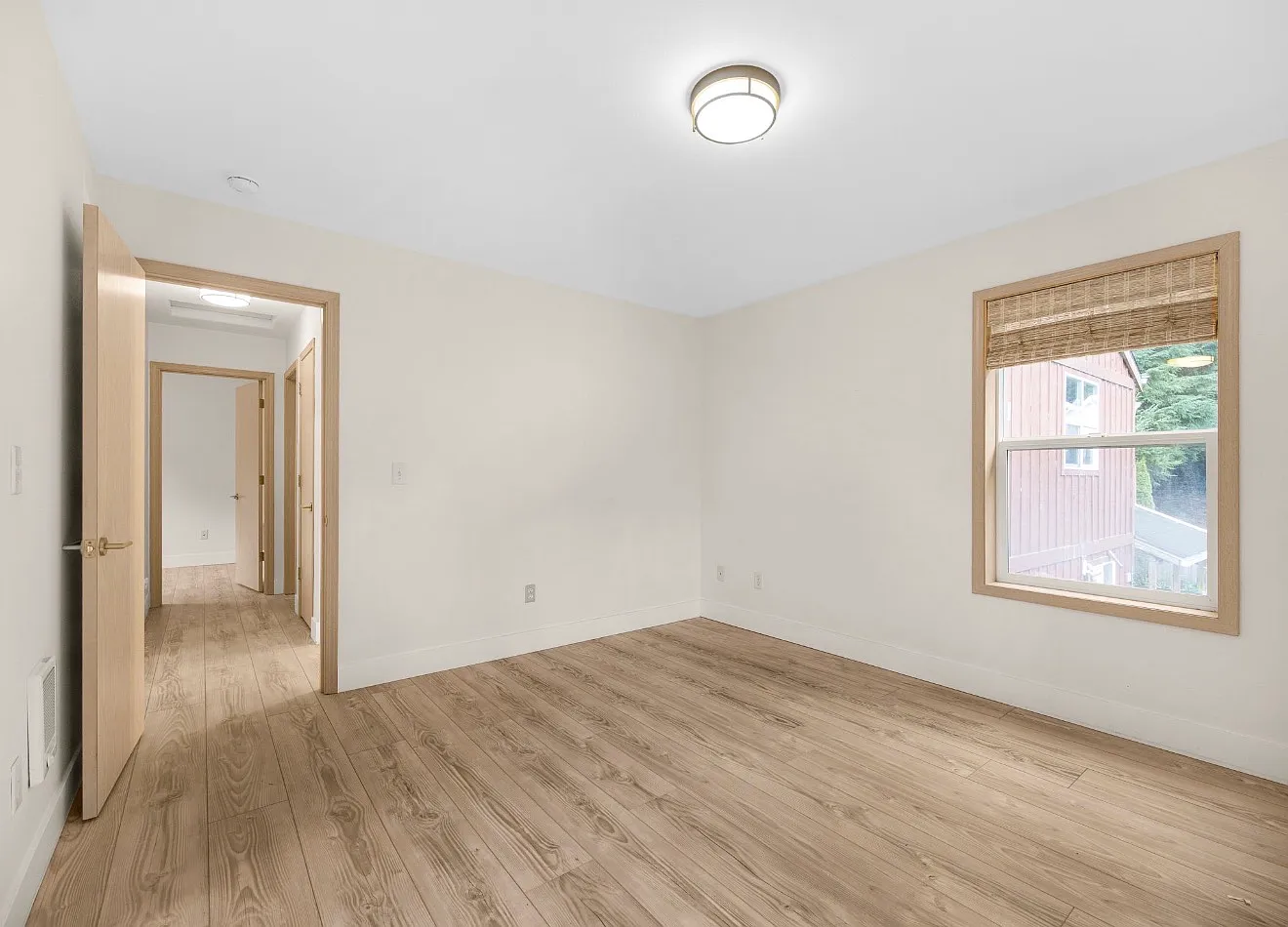 3 bed, 1200 sqft, $2,500 — Photo 2