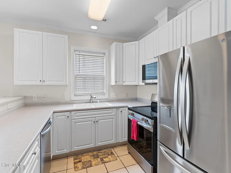 2555 Saint James Dr #304 — Photo 8