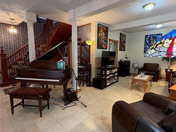 4th image of 22 Weir St