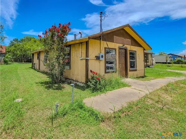 608 S Benavides St, Port Lavaca, TX 77979