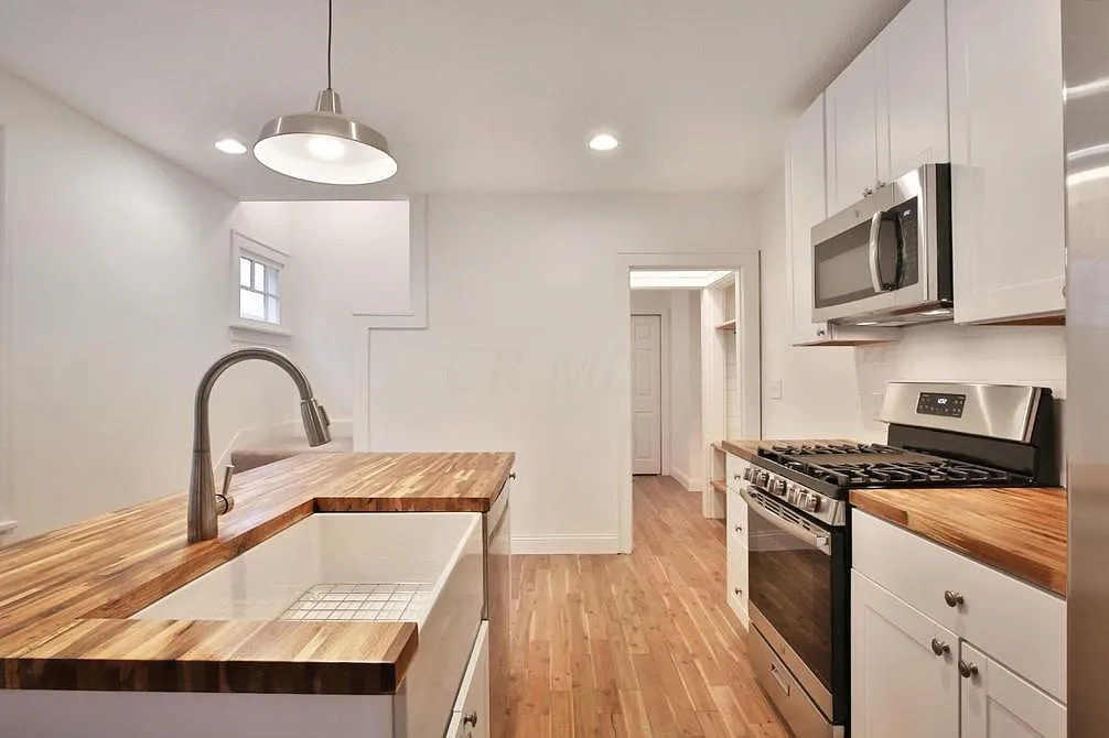 1661 Oak St — Photo 4