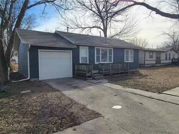 309 S 4th St, Iola, KS 66749