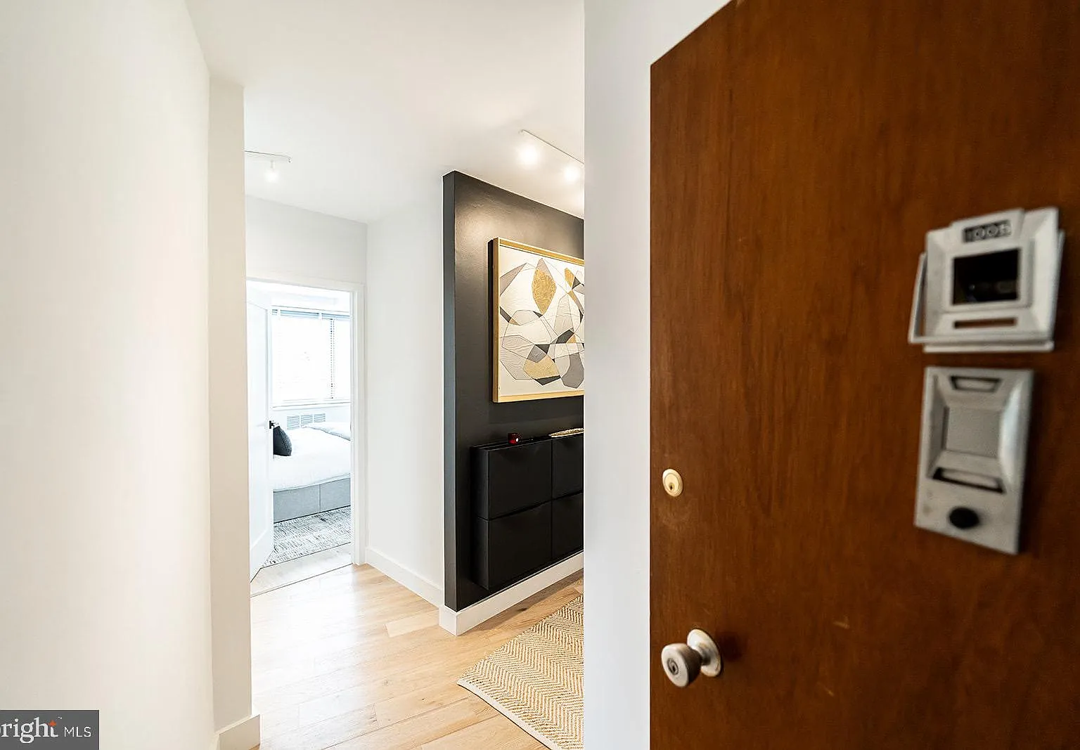 3 bed, 2.0 bath, 1010 sqft, $5,500 — Photo 2