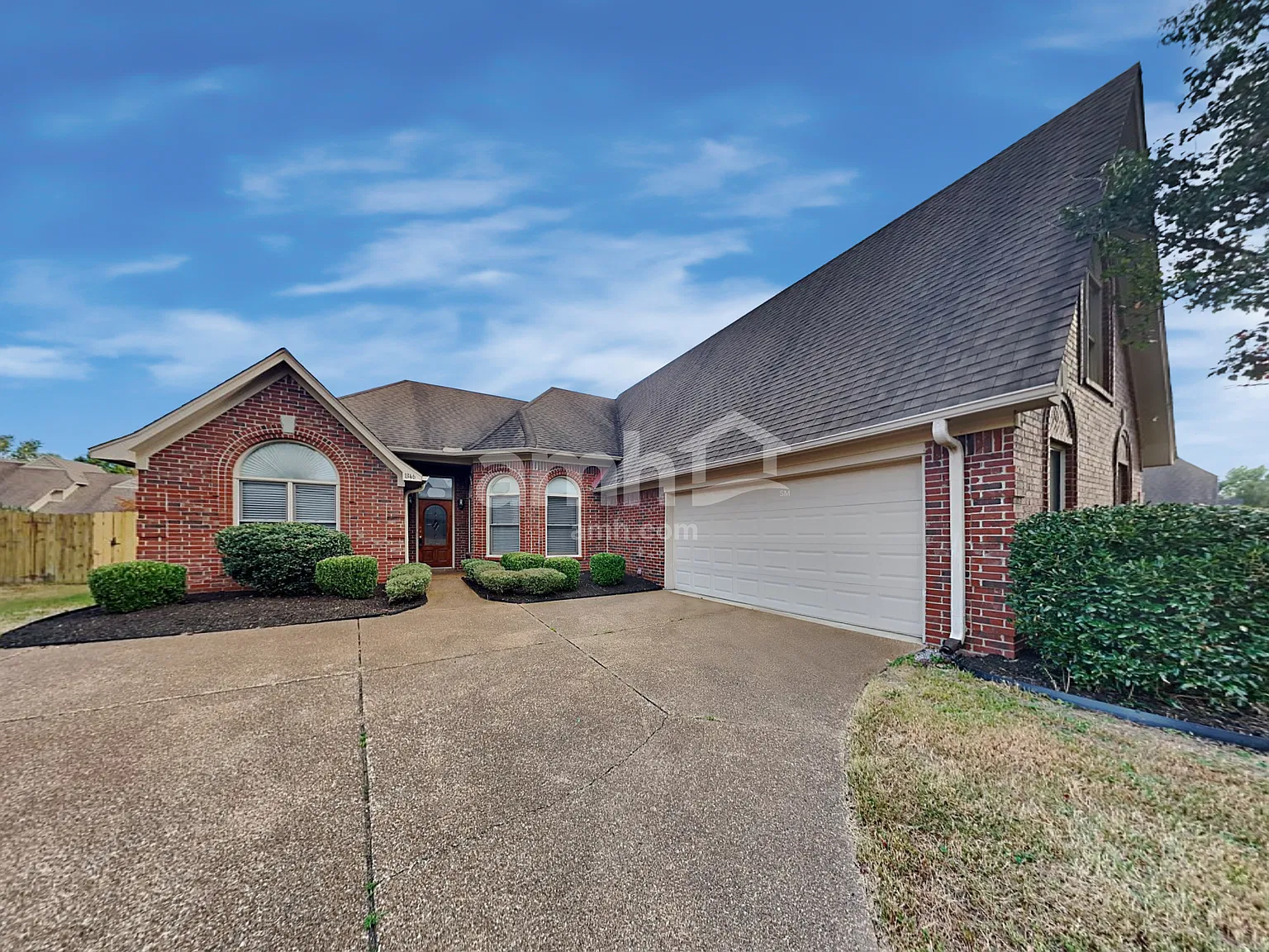 4 bed, 2.0 bath, 2254 sqft, $2,320 — Photo 1