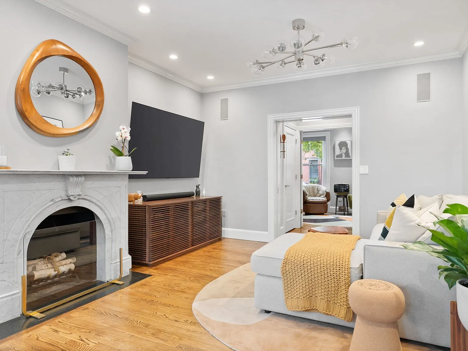 3 bed, 2.5 bath, 1525 sqft, $9,900 — Photo 3