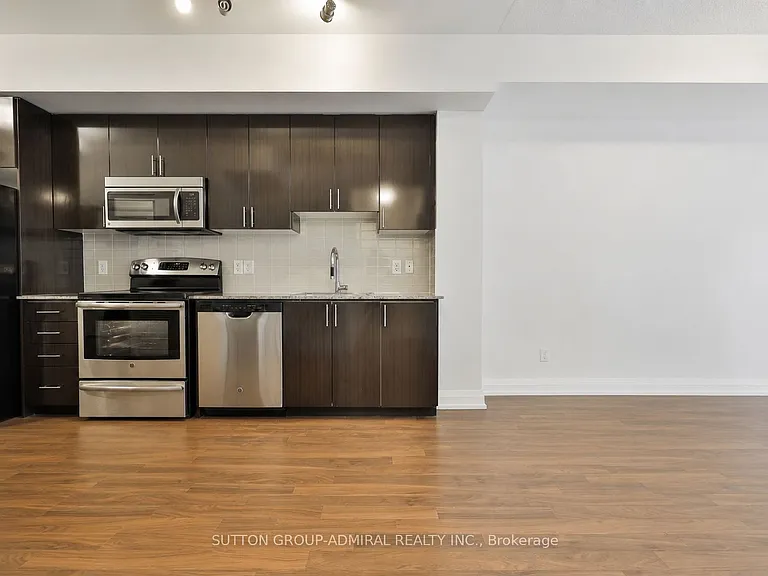 7171 Yonge St #405 — Photo 8