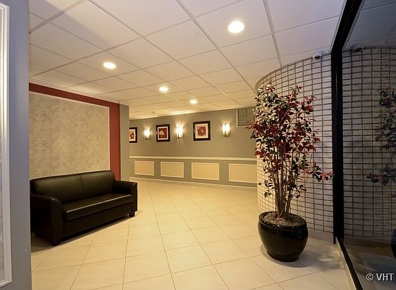 2nd image of 211 Elgin Ave APT 4K