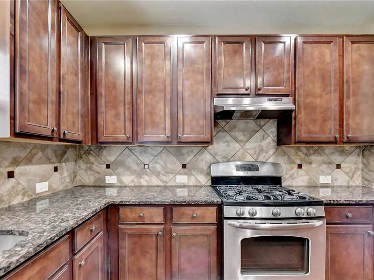 4228 Woods Creek Ln — Photo 30