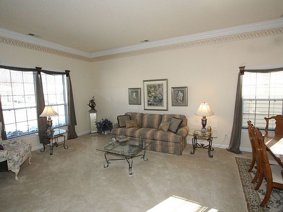 2nd image of 6223 Chelsea Cres