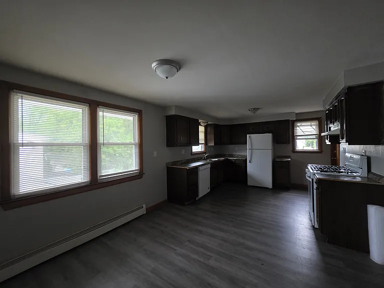 127 Warner St #B — Photo 4