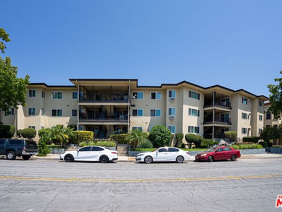 4th image of 990 Valley View Ave