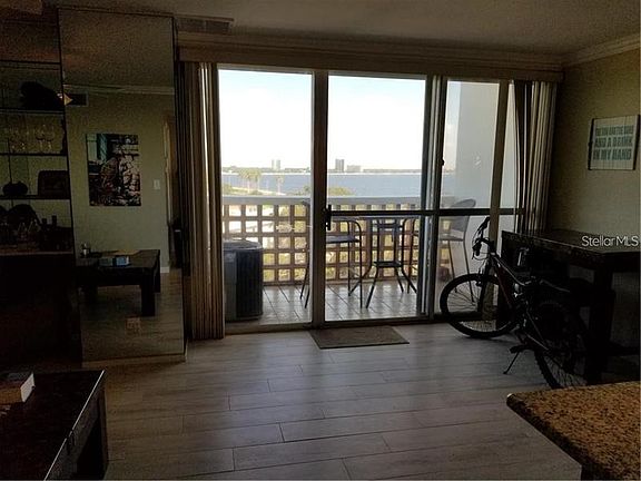 5th image of 4015 Bayshore Blvd APT 6C