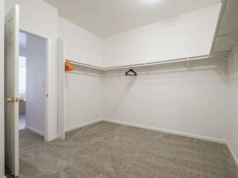 416 Cranston Ct — Photo 36