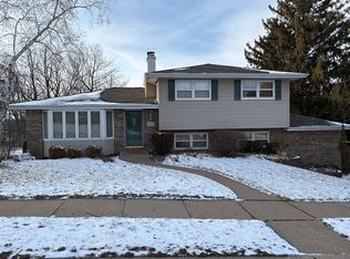 2355 Clarke Crest Dr, Dubuque, IA 52001