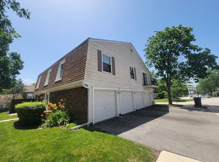 2211 Dorchester Ct, Schaumburg, IL 60194
