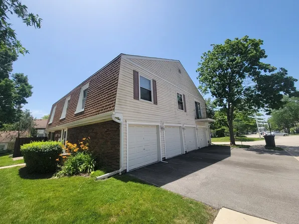 2211 Dorchester Ct, Schaumburg, IL 60194