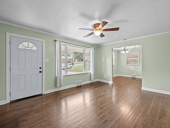 2nd image of 205 Fieldstone Cir