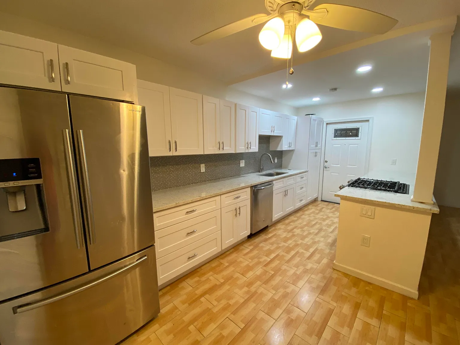 3 bed, 2.0 bath, 1140 sqft, $3,000 — Photo 4