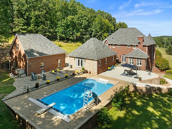 4th image of 563 Juniper Ln