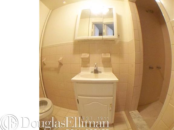 3rd image of 18 Cornelia St APT 14