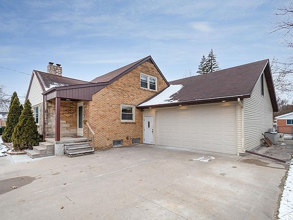 2nd image of 3339 Congress St