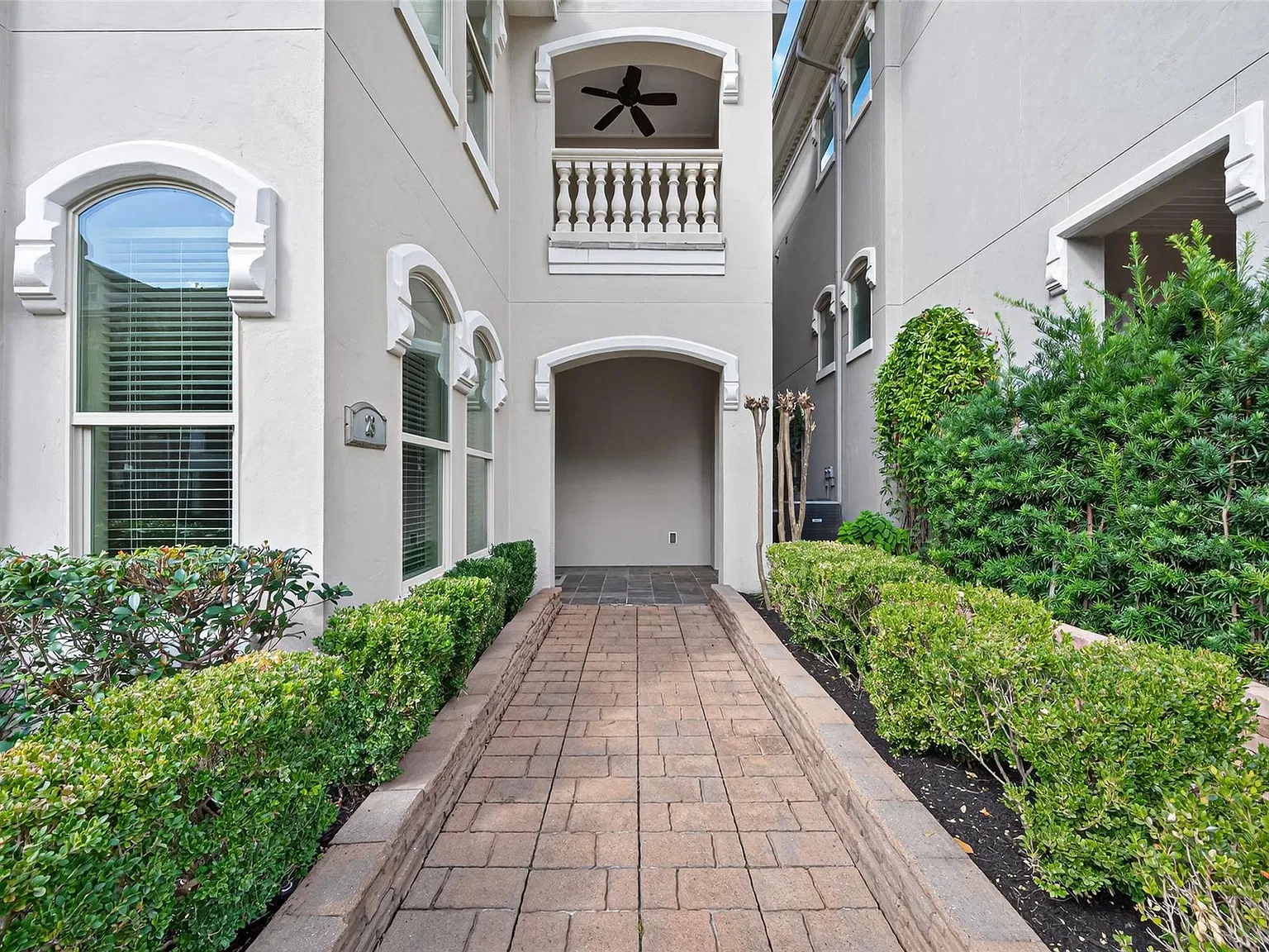 3 bed, 3.5 bath, 3496 sqft, $7,500 — Photo 4