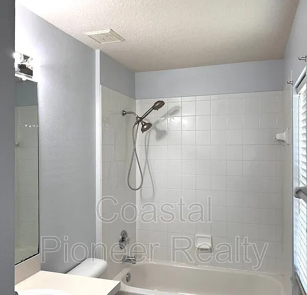 11404 Misty Isle Ln — Photo 24