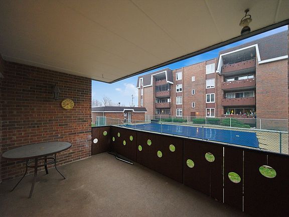 5th image of 121 S Spruce Ave APT 101