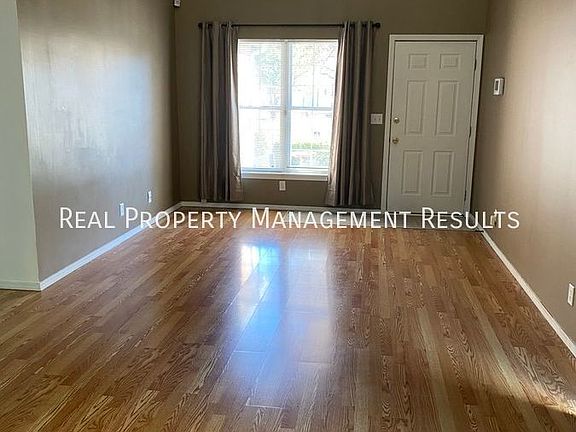 3rd image of 3508 Park Ridge Dr