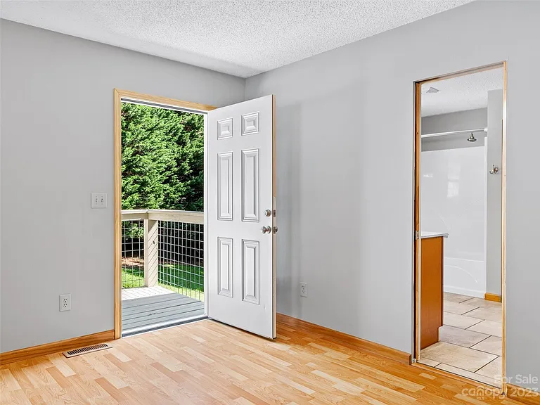 18 Robin Ln — Photo 16