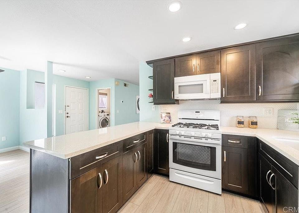 1st image of 1320 Palomar Pl