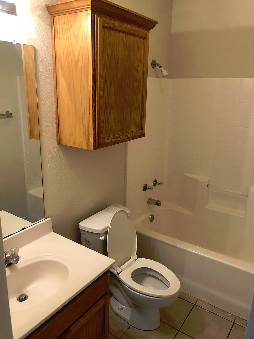 Duplex — Photo 2