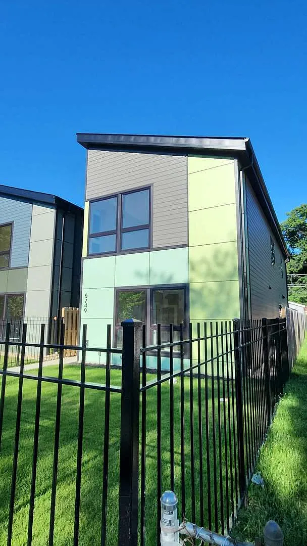 3 bed, 2.0 bath, 1800 sqft, $2,400 — Photo 3