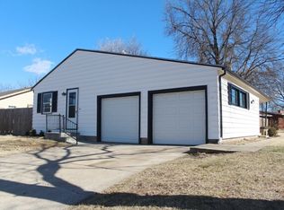 1124 N Parkwood Ln, Wichita, KS 67208