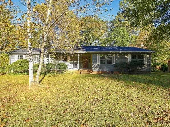 135 Willowood Dr, Spartanburg, SC 29303