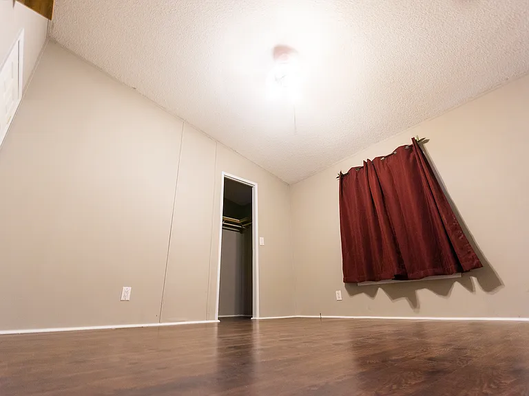 139 Woodtree Ln — Photo 12