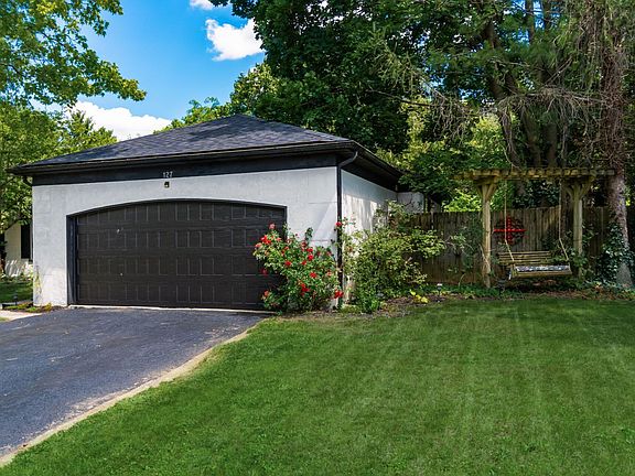3rd image of 127 Leawood Dr