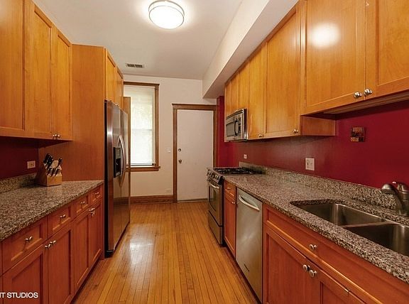 3rd image of 4311 N Kenmore Ave #2