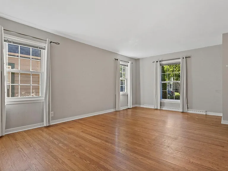 4918 N Berkeley Blvd — Photo 6