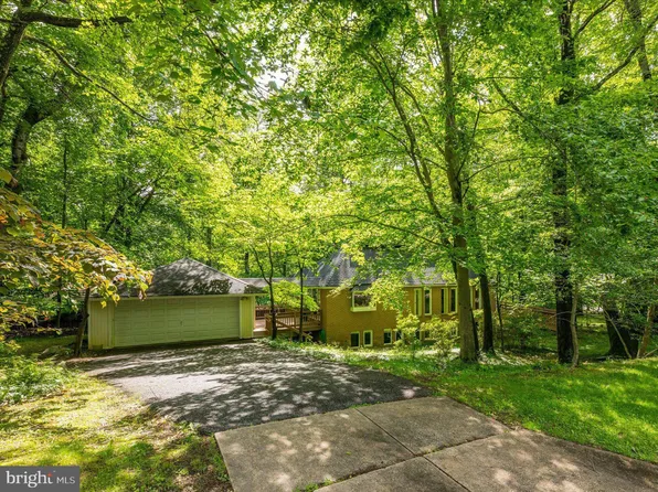 9411 Garden Ct, Potomac, MD 20854