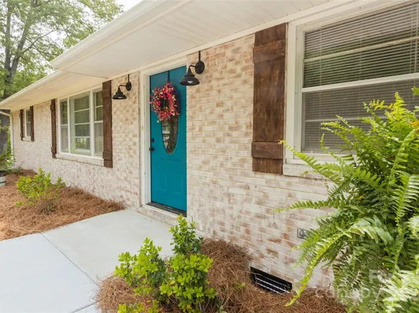 111 Colonial Ave, Lancaster, SC 29720