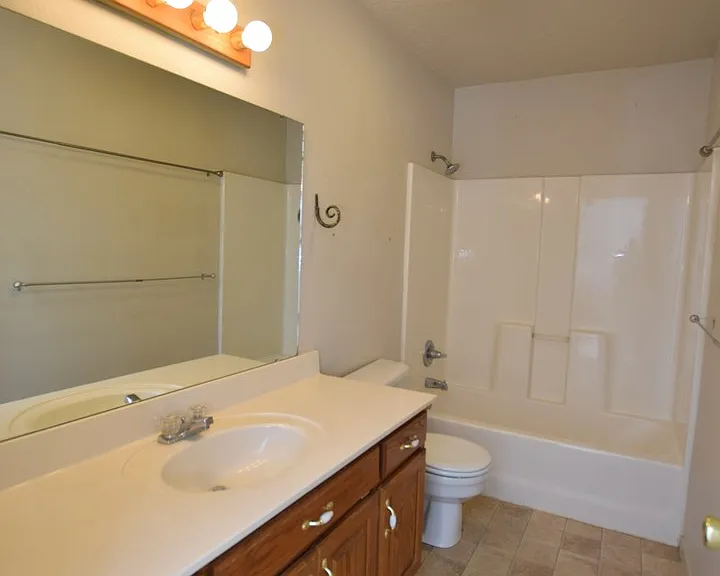 1714 Redbud Dr — Photo 3